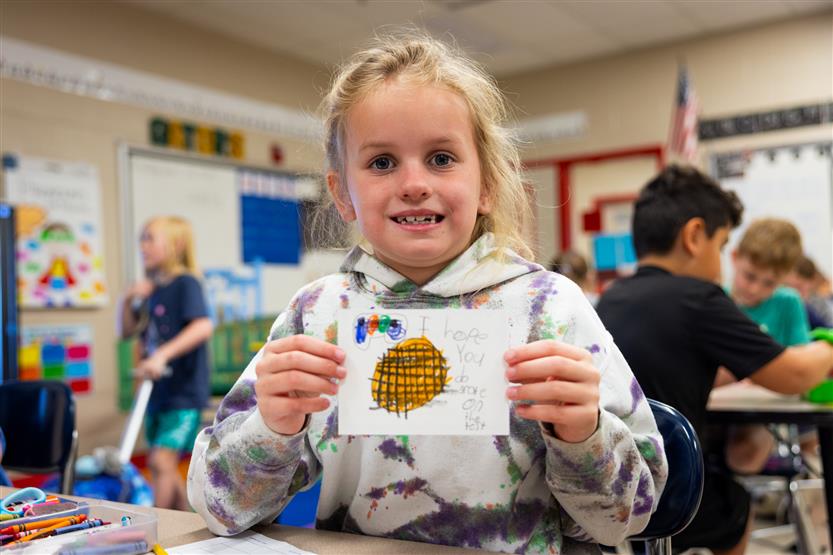 Students create encouraging gifts